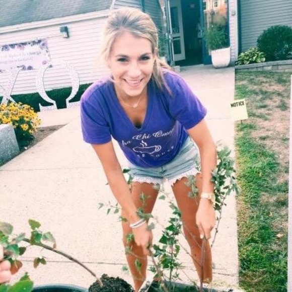 Meet your Posher, Alex - Picture 1 of 3